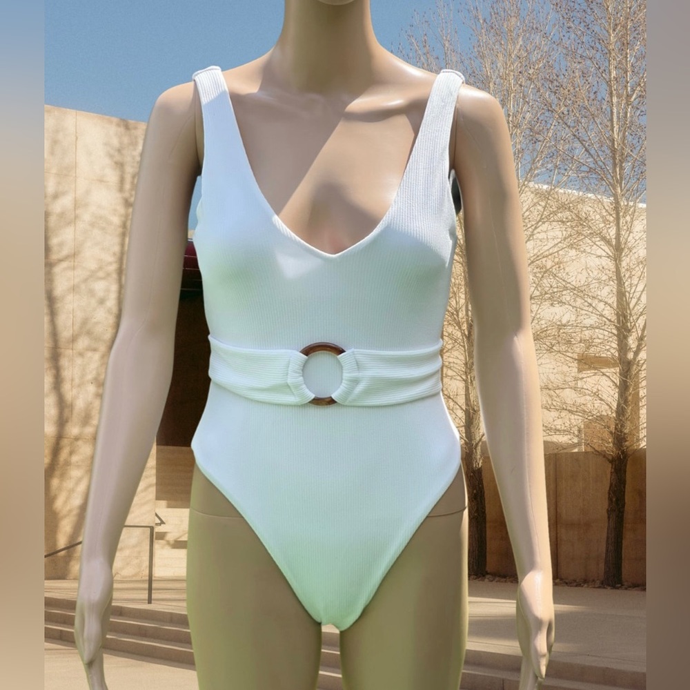 Ribbed White Swimsuit 🥥